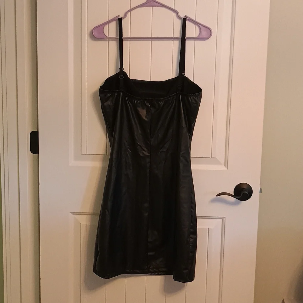 Woman's Adult XL Spirit Halloween Sleek Black Mini Dress